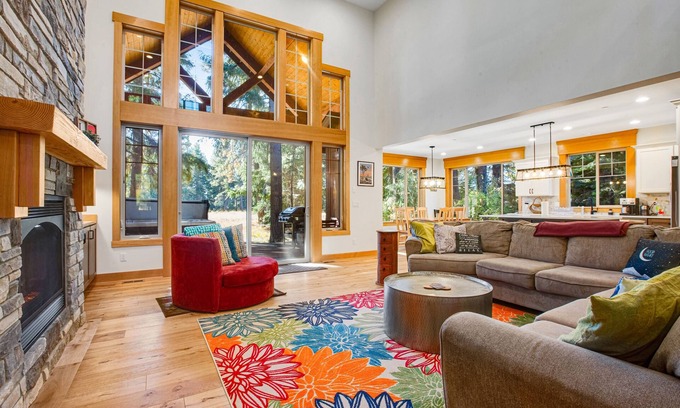 Cle Elum House | Dog-friendly lodge with hot tub, beautiful setting, Ping-Pong & air hockey
