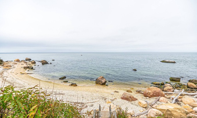East Marion House | Dog-friendly modern charmer with wood-burning fireplace, grill, W/D, and AC