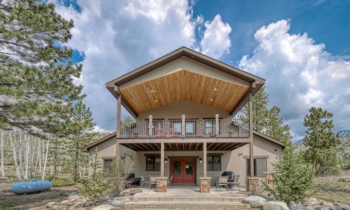 Whitepine House | Dog friendly Monarch Retreat!