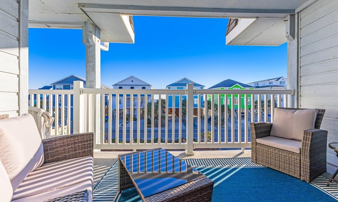 Long Beach Condo | Dog Friendly - Ocean View - Elevator - Steps From The Beach!