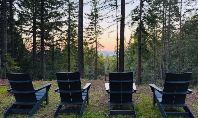 Philo House | Dog-friendly Ridgetop Home - a retreat in Elk 15 minutes from Anderson Valley