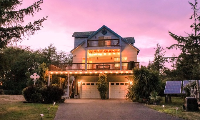 Copalis Beach House | Dog-friendly riverfront retreat with hot tub on 5.2 acres near the beach