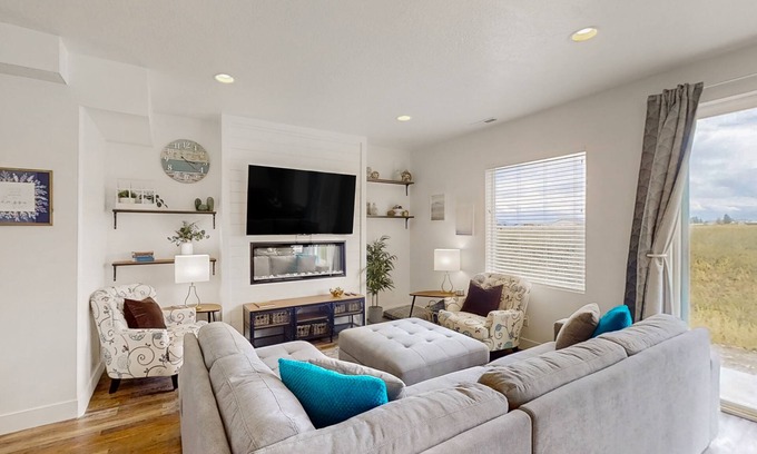 Garden City House | Dog-friendly townhouse with mountain view, fireplace, central AC, & washer/dryer