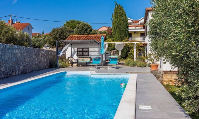 Kornic House | Dog-friendly villa close to the beach with sea views, private pool, barbecue