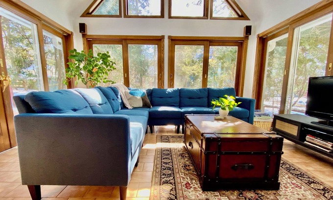 Almelund House | Dogs O.K Historic River Home: 6 Beds, 4 Bedrooms, 10 People,