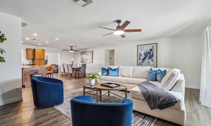 South Scottsdale House | Dogs Welcome & Private Hot tub - Close to Old Town! Granite Reef