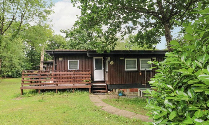 Cenarth Cottage | DOIREWOOD, pet friendly, with pool in Cenarth