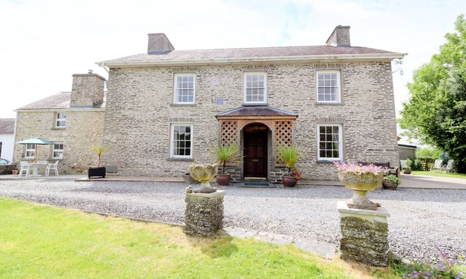Lampeter Cottage | Dolau Farmhouse