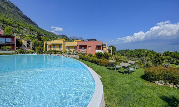 Toscolano Maderno Apartment | Dolce Vita: with pool and close to the golf court