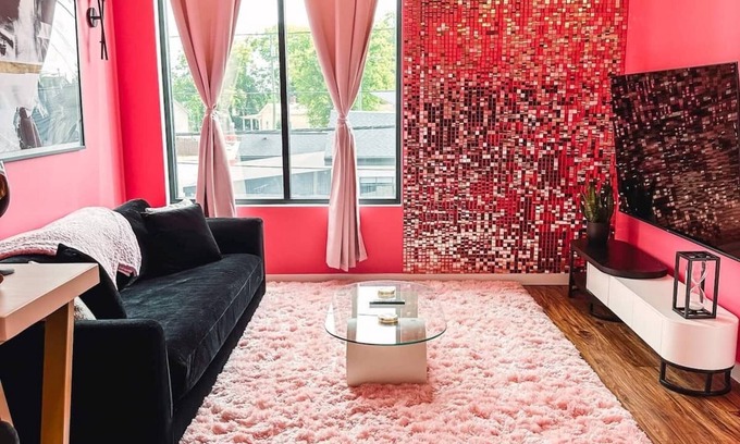 North Nashville Apartment | Dolly's Glam Getaway: Glittering Gem Near Broadway