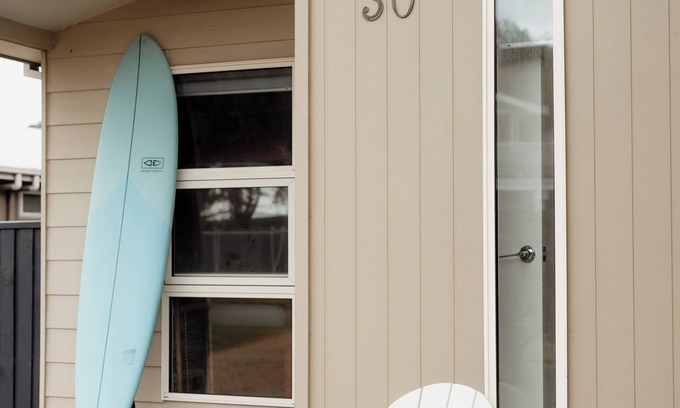 Smiths Beach House | Dolphin Delight - beach, fire, dog friendly, deck, linen and towels provided.