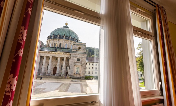 St. Blasien Hotel | Dom Hotel