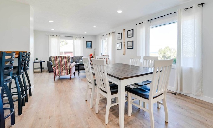 Rogers City House | Dom Rodzinny Lakeview Getaway - Walk to Lake Huron