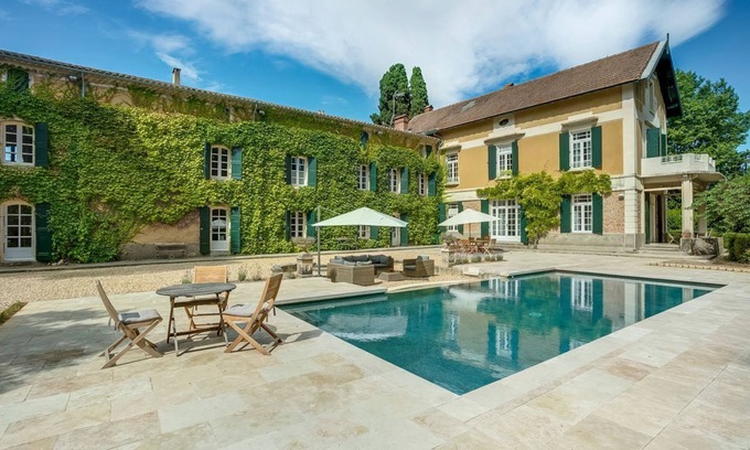 Montagnac Villa | Domaine Art et Vin - Six Bedroom Villa, Sleeps 12