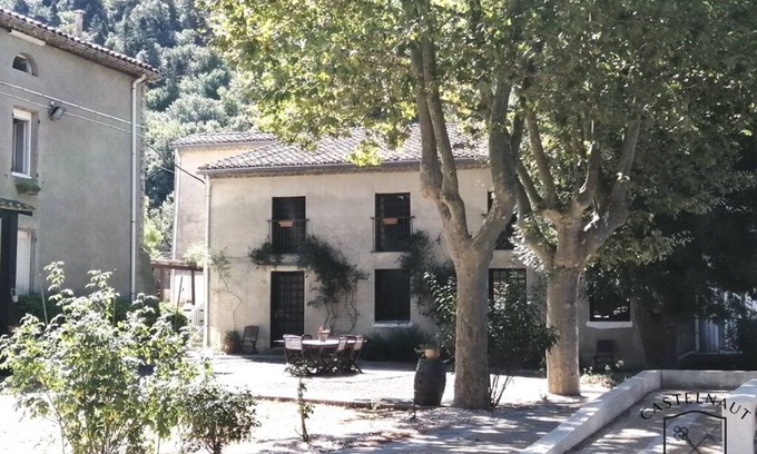 Laroque-de-Fa Bed & Breakfast | Domaine Castelnaut gîte et château