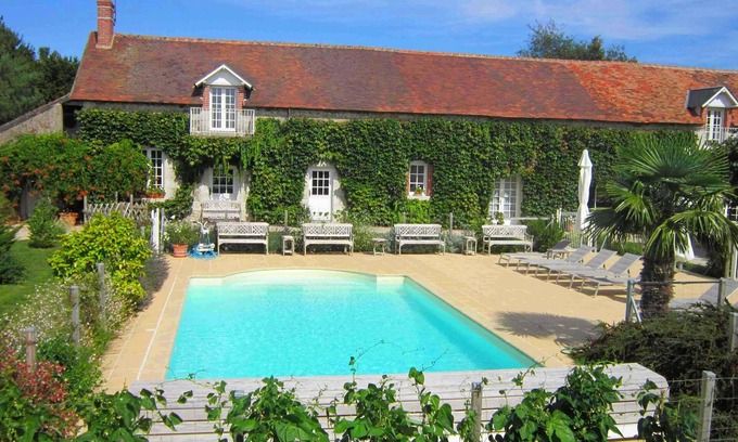 Averdon House | Domaine de Champouteau - LES HORTENSIAS Large charming gîte 5* 12 persons