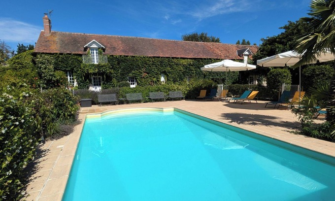 Averdon House | Domaine de Champouteau - LES GLYCINES - Charming gîte 5* 6 people