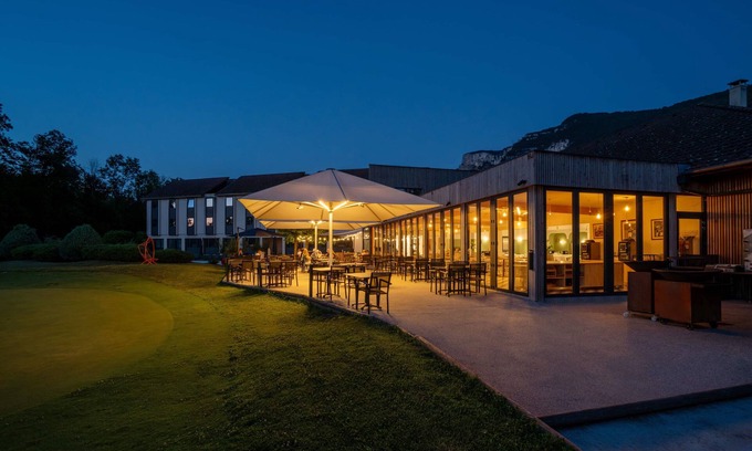 Saint-Quentin-sur-Isere Hotel | Domaine de Charmeil
