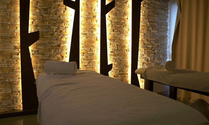 Rouilly-Sacey Hotel | Domaine de la Forêt d’Orient, Logis Hôtel, Restaurant, Spa & Golf