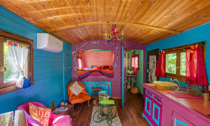 Avignon House | domaine de rhodes - gypsy caravan alpilles