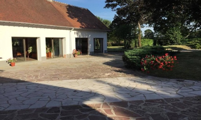 La Ferte-Saint-Cyr House | Domaine Les Pommereaux between Ville and Cravaches