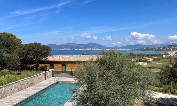 Molini Villa | Domaine Pour 22 Personnes 50 m de la mer et Piscine Privée 11 Chambres 7 SDB