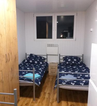 Grodzisk Mazowiecki Other | Domek Kontenerowy N5 - 5 osobowy 2 Pokoje , Kuchnia , Łazienka - Izdebno- NoclegiGrodziskPL