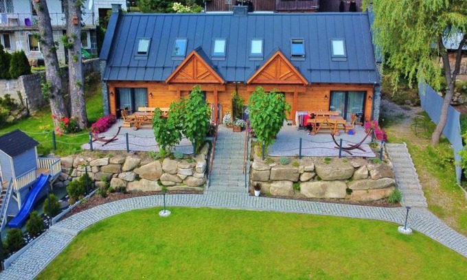 Szklarska Poreba Apartment | DOMEK SUDECKI ZAKĄTEK - 2 APARTAMENTY 7- os Z GORĄCĄ BALIĄ ZEWNĘTRZNĄ