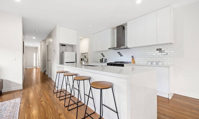 Clayton South House | Domi Rentals - The Rayhur Residence