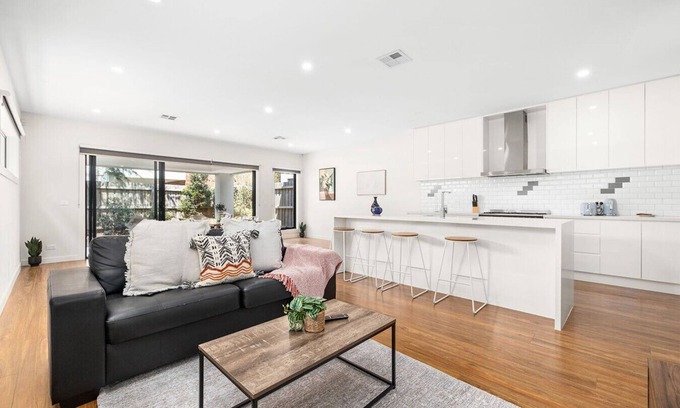 Clayton South House | Domi Rentals - The Rayhur Residence