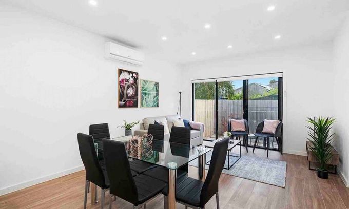 Moorabbin House | Domi Rentals - The Hampton Homes