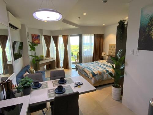 Maribago Apartment | Dominiks Comfort and silent Studio Tambuli Balcony Pool Mactan Ocean View High Floor