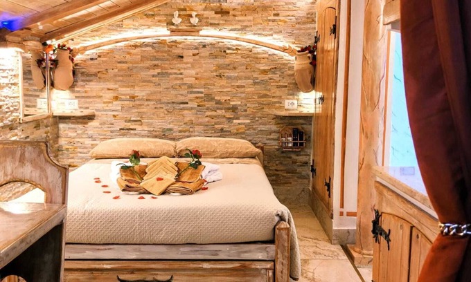 Aurelio Apartment | Domus Corneliæ - Romantic Penthouse & Jacuzzi Metro A Cornelia - 4 Km Vatican
