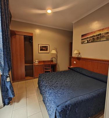 Rione XVIII Castro Pretorio House | Domus Roxy