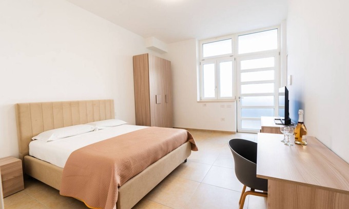 Trani Apartment | Door 29 - Int. 14 Room