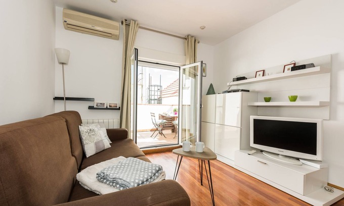 Puerta del Angel Apartment | DOOR OF ANGEL. NEAR THE RIVER