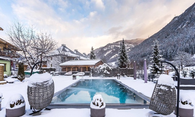 Ried im Oberinntal House | Doppelzimmer Alpenrose - Hotel Riederhof Gmbh & Co KG