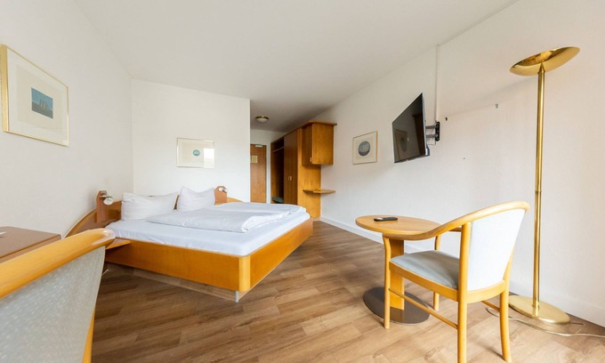Feuerbach-Mitte House | Doppelzimmer - Cityhotel Feuerbach