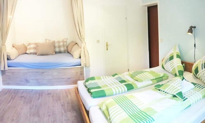 Faak am See Apartment | Doppelzimmer, Dusche, WC - Aktiv-appartements Karawanken Lodge