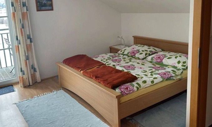 Zell Am Moos Apartment | Doppelzimmer mit Balkon 1 - Haus Rindberger und Pfarl