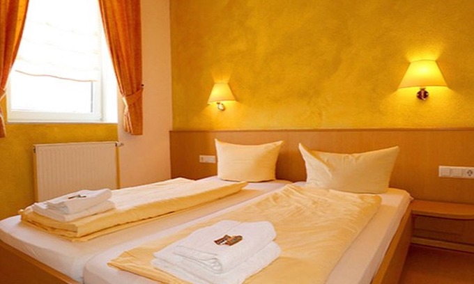 Rheinhausen Apartment | Doppelzimmer mit Dusche und WC