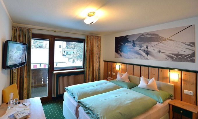 Lech am Arlberg House | Doppelzimmer mit Dusche 15 - 18 m² - Hotel Felsenhof Garni