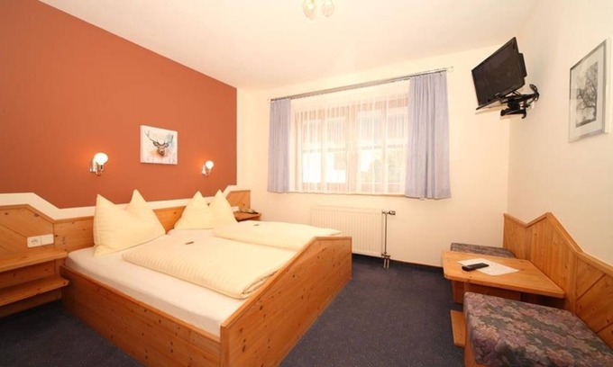 Haus im Ennstal Bed & Breakfast | Doppelzimmer mit Dusche, Bad, WC - HP - Golf- und Skipension Krug