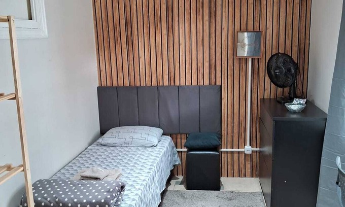 Barueri House | Dormitório Privativo 01 a 2 km de Alphaville