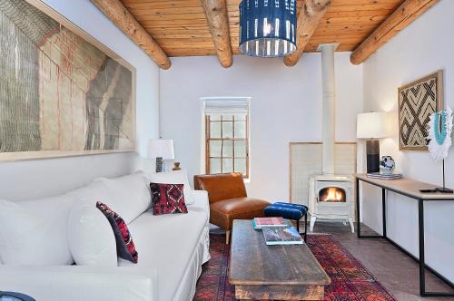 Downtown Santa Fe House | Dos Hermanas Casita 5 Downtown Courtyard Patio