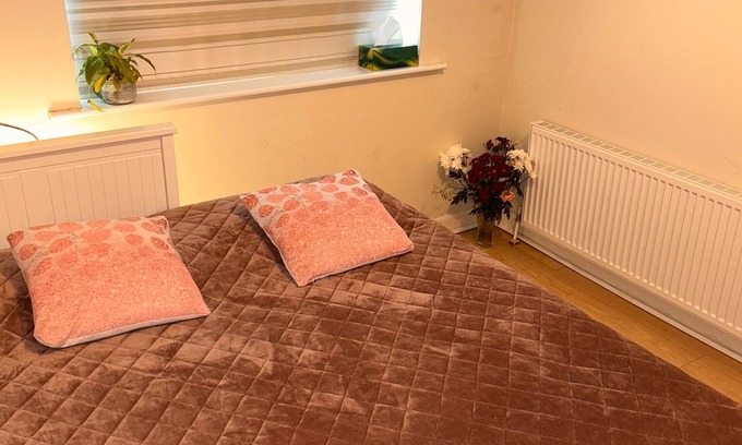 Swords Bed & Breakfast | Double bed 10mn by car Dublin airport 8mn bus & shops with light breakfast