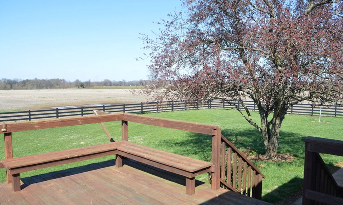 Oakland House | Double D acres near Mammoth Cave and Bowling Green