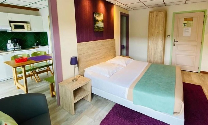 Girmont-Val-d'Ajol Apartment | double economic bedroom