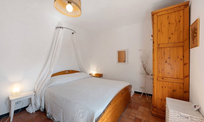 Castiglione Chiavarese Apartment | 'Double Room 2' with Mountain View and Shared Garden