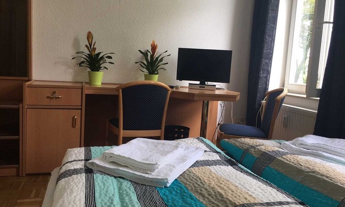 Stadtbezirk Nord Apartment | Double Room 2 - Pension Galgenbergblick